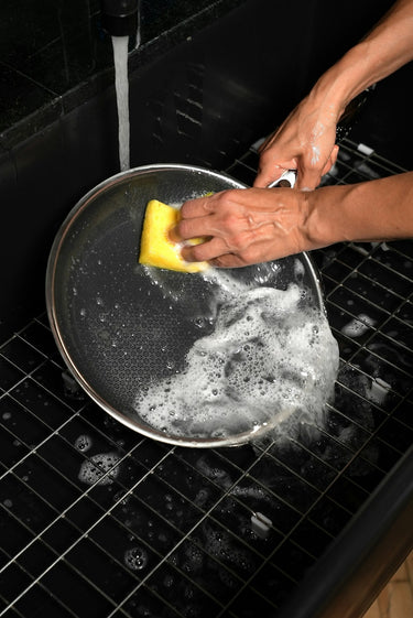 How to clean non-stick cookware with burnt oil or discoloration