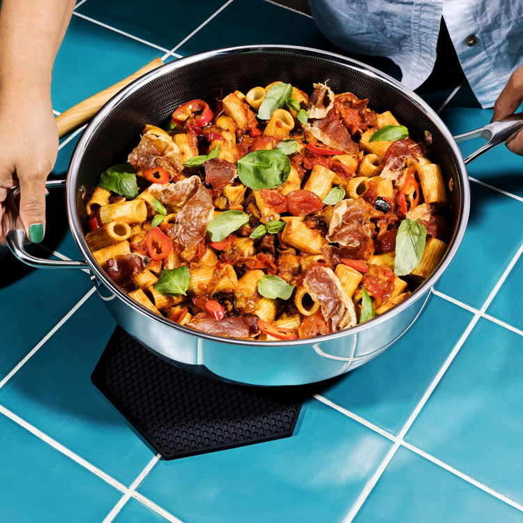 5 Litre Hybrid Deep Sauté Pan with Lid HexClad Cookware AU